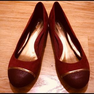 Avenue Burgundy Suede Flats; Size: 9W